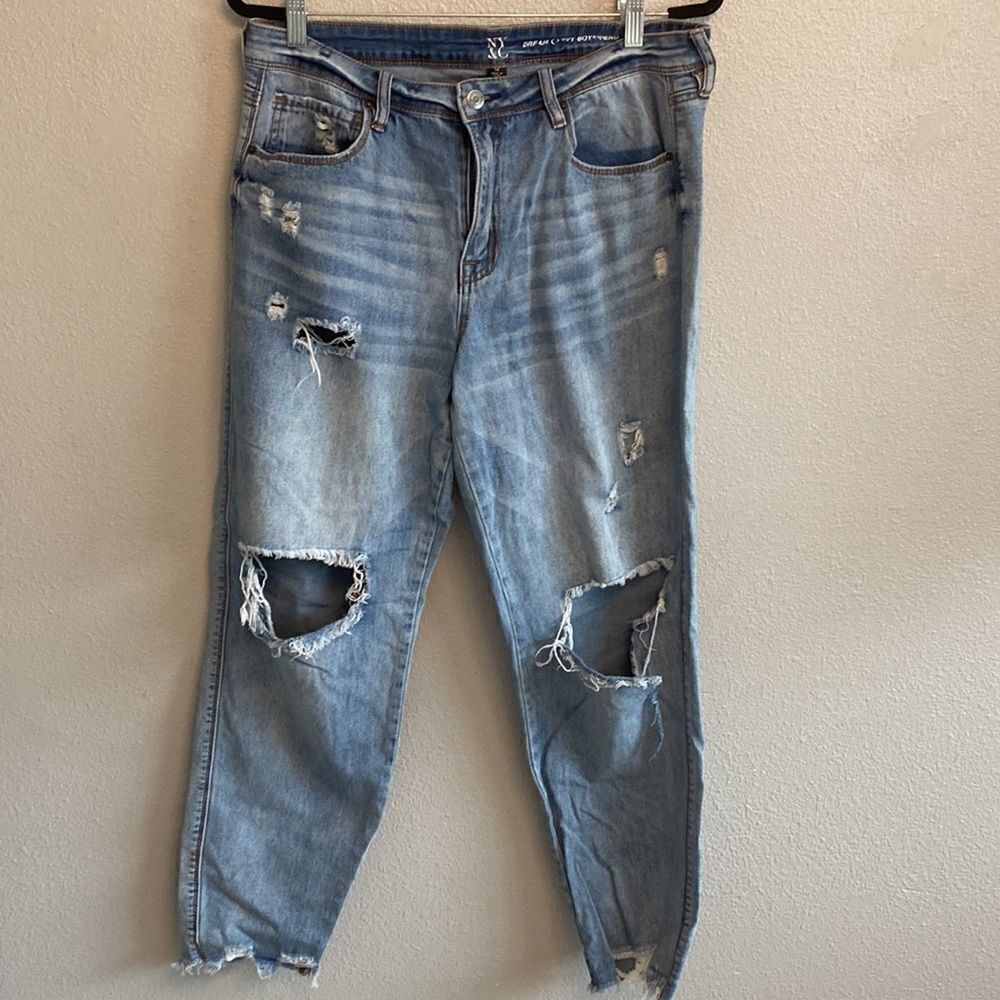New York & Company- Cruvy High rise Boyfriend Distressed- medium wash- Size 14